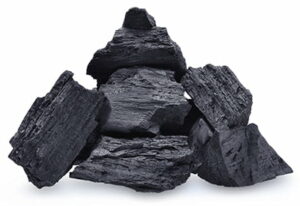 El carbón vegetal es un material combustible sólido, frágil y poroso con un alto contenido en carbono (98%).