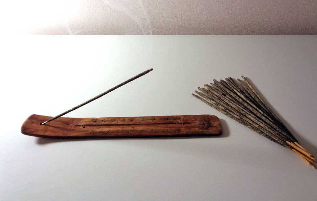 Once you have found a suitable place, light the tip of the incense stick.