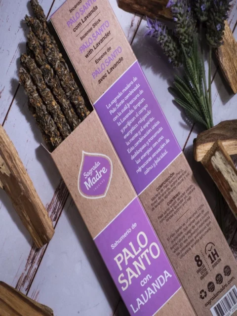 Portada Incienso o sahumerio Palo Santo con Lavanda de Sagrada Madre unidad de 20g - Contenido ofrecido por Inciensoshop