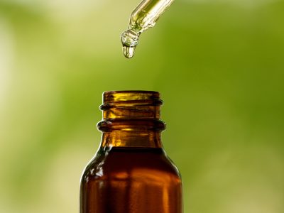 Various insects, such as ants, mosquitoes and lice, do not like the smell of this essential oil.