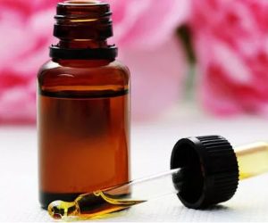 medicina_rosa_mosqueta.inciensoshop Una de las propiedades más importante de la rosa mosqueta es que se puede aplicar sobre la piel para ayudar a su regeneración y cicatrización.